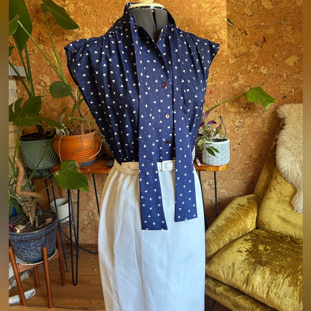 Vintage Navy Tie-Neck Dress w/ ginkgo leaf motif, white skirt & Belt